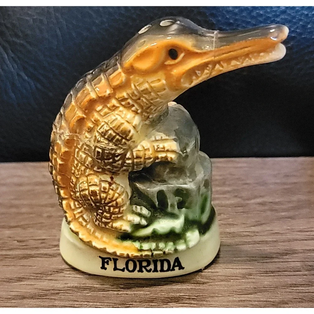 ALLIGATOR Ceramic Salt/Pepper Shakers Vintage FLORIDA Souvenir Japan Gator READ